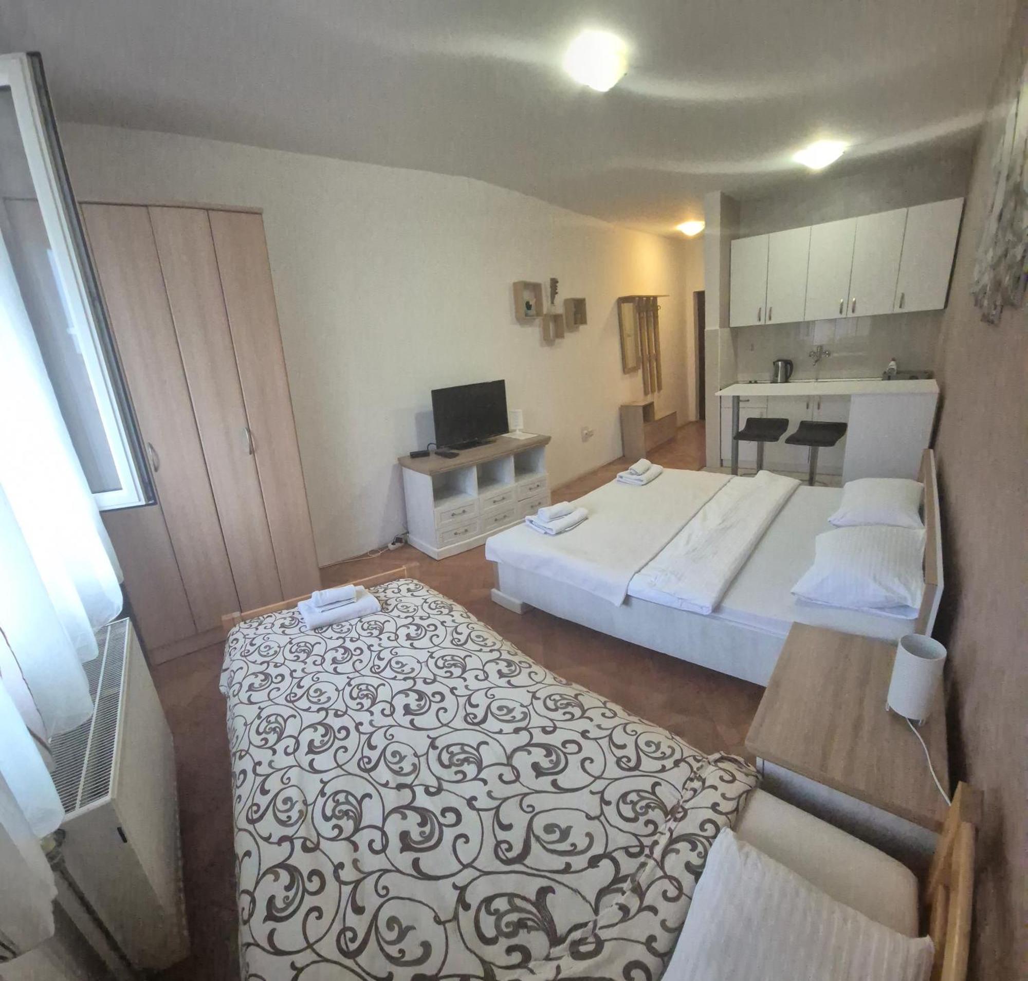 Apartmani Jasmin Nowy Sad Zewnętrze zdjęcie